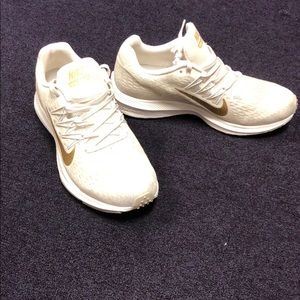 Nike Womens Zoom - Cushlon DT 7.5